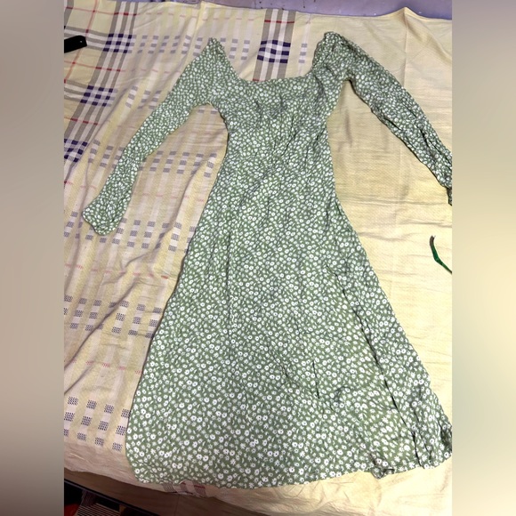 Beautiful dress with slit - Picture 2 of 8